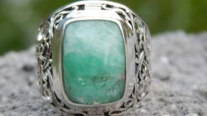 Какой ювелирный подарок презентовать жене на берилловую свадьбу