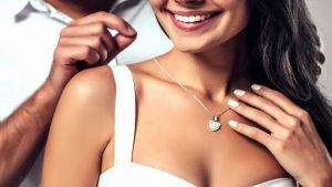 Какой ювелирный подарок презентовать жене на хрустальную свадьбу