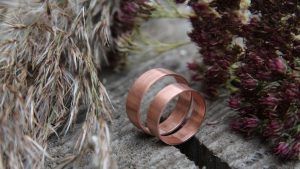 Какой ювелирный подарок презентовать жене на медную свадьбу