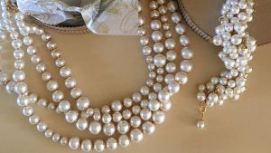 Какой ювелирный подарок презентовать жене на жемчужную свадьбу