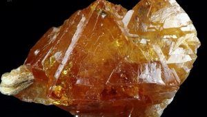 Шеелит: свойства камня и применение в ювелирном деле