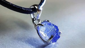 Украшения с танзанитом: как грамотно выбрать и носить