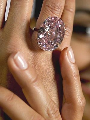 Фантазийные алмазы: что это такое, где добываются и применяются