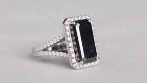 Почему черные бриллианты не похожи на другие драгоценные камни