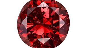 Редкий оранжево-красный бриллиант выставлен на аукцион
