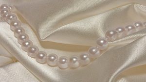 Какой ювелирный подарок преподнести теще на 8 Марта?