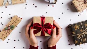 Какой ювелирный подарок преподнести жене на Новый год? Какой ювелирный подарок преподнести жене на Новый год?