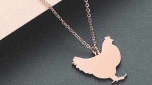 Восточный гороскоп: какие украшения идеально подходят Петуху