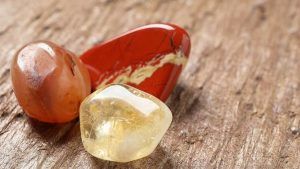 Восточный гороскоп: какие камни подходят Собаке