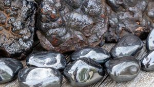 Восточный гороскоп: какие камни подходят Змее