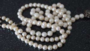 Восточный гороскоп: какие украшения идеально подходят Кролику