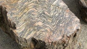 Гнейс: свойства камня и применение в ювелирном деле Гнейс: свойства камня и применение в ювелирном деле