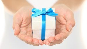 Какой ювелирный подарок преподнести преподавателю на Новый год? Какой ювелирный подарок преподнести преподавателю на Новый год?