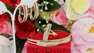 Какой ювелирный подарок преподнести жене на 8 Марта?