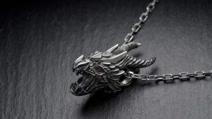 Восточный гороскоп: какие украшения идеально подходят Дракону