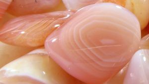 Абрикосовый агат: свойства, использование и месторождения камня Абрикосовый агат: свойства, использование и месторождения камня