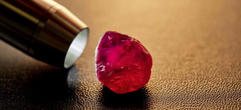 Самый большой в мире рубин ювелирного качества весит 101 карат