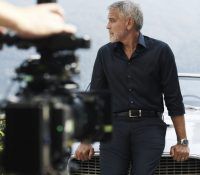Джордж Клуни и Хён Бин представляют часы OMEGA Speedmaster ’57