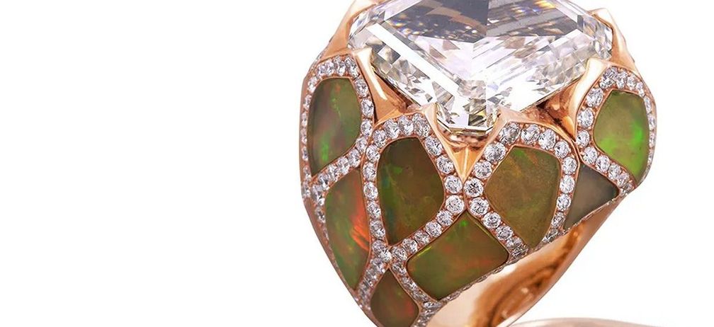Необычное кольцо Red Titan от Picchiotti с опалом и бриллиантами