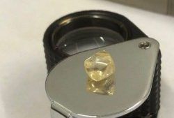 Возобновленный проект Эллендейл дает первый алмаз