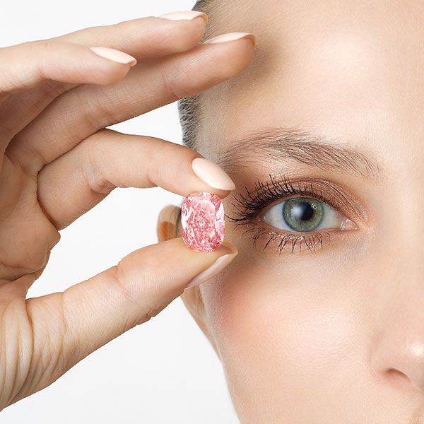 «Розовая звезда Уильямсона» весом 11,15 карата – один из самых чистых и насыщенных розовых бриллиантов в мире