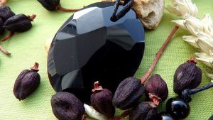 Обсидиан для Козерога: совместимость, подходит или нет