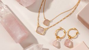 С какими камнями идеально сочетается розовый кварц