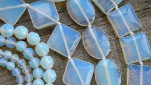 Лунный камень: свойства и применение минерала, разновидности Лунный камень: свойства и применение минерала, разновидности