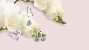 Какой ювелирный подарок преподнести учительнице на 8 Марта?