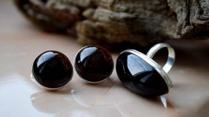 С какими камнями идеально сочетается морион