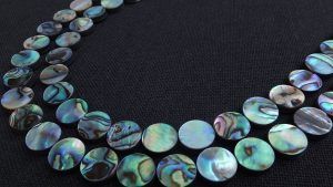 С какими камнями идеально сочетается перламутр