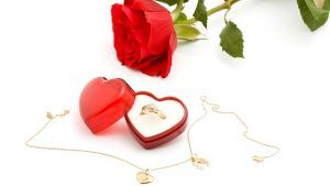 Какие украшения подарить жене на День Святого Валентина Какие украшения подарить жене на День Святого Валентина