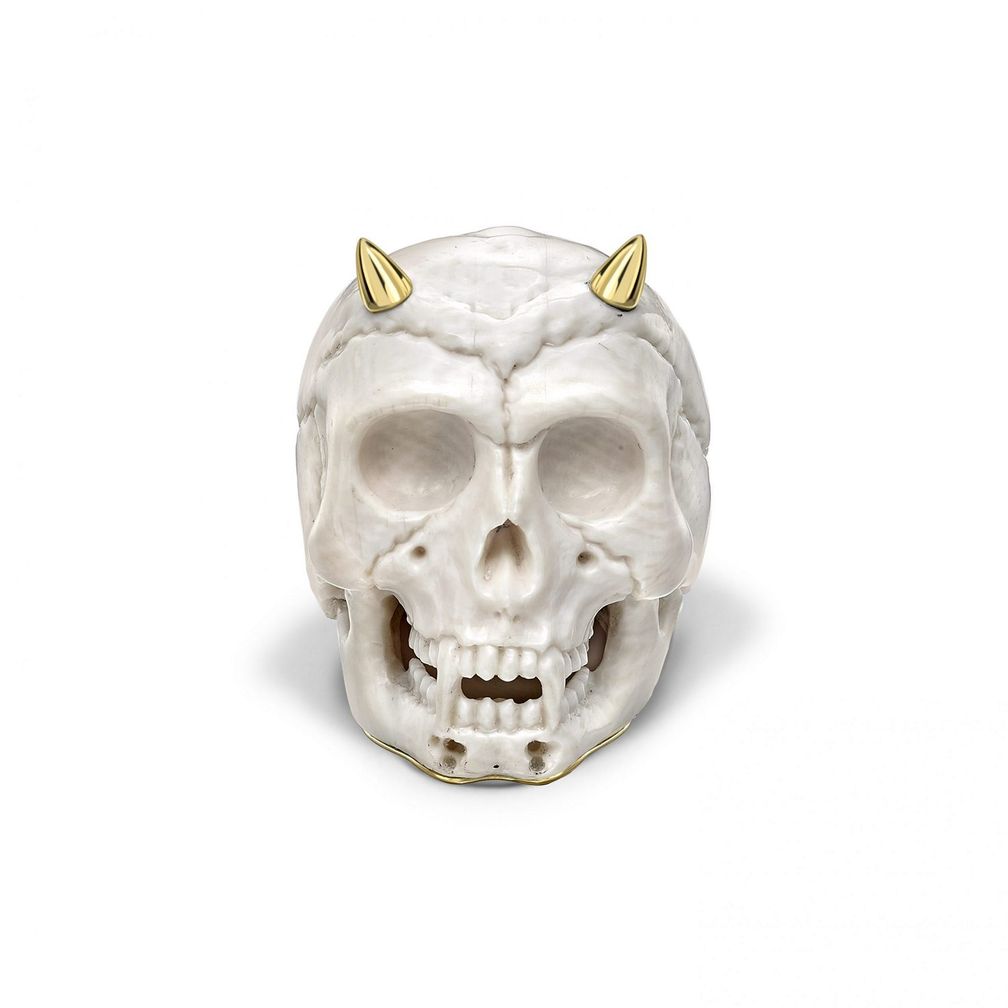Кольцо Devil Horn Mammoth Ivory Skull от Theo Fennell из кости мамонта и 18-каратного желтого золота