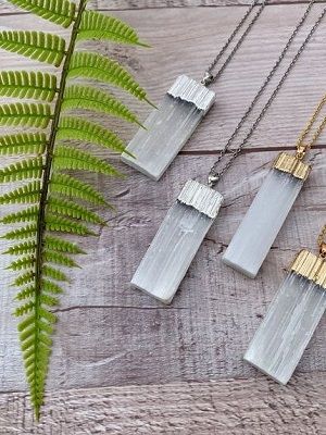 С какими камнями идеально сочетается селенит