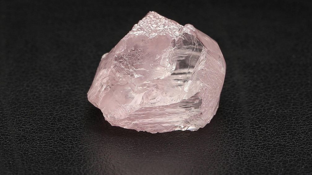 Камень весом 47,80 карата получил название «Розовая вечность»