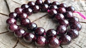 Альмандин для Близнецов: совместимость, подходит или нет Альмандин для Близнецов: совместимость, подходит или нет