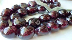 Альмандин для Рака: совместимость, подходит или нет