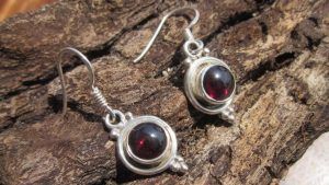 Альмандин для Скорпиона: совместимость, подходит или нет Альмандин для Скорпиона: совместимость, подходит или нет