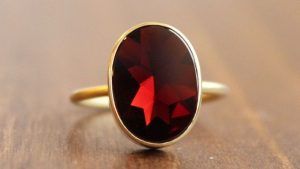 Альмандин для Водолея: совместимость, подходит или нет Альмандин для Водолея: совместимость, подходит или нет