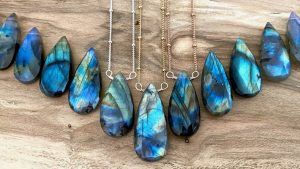 Лабрадорит для Козерога: совместимость, подходит или нет Лабрадорит для Козерога: совместимость, подходит или нет