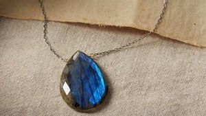 Лабрадорит для Скорпиона: совместимость, подходит или нет Лабрадорит для Скорпиона: совместимость, подходит или нет