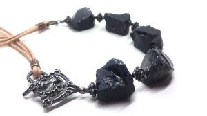 Обсидиан для Весов: совместимость, подходит или нет Обсидиан для Весов: совместимость, подходит или нет