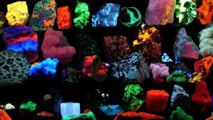 Флюоресценция: каким минералам присущ этот оптический эффект Флюоресценция: каким минералам присущ этот оптический эффект