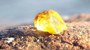 Какие камни выгорают на солнце