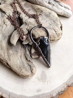 Обсидиан для Водолея: совместимость, подходит или нет