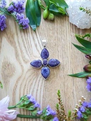 С какими камнями идеально сочетается содалит