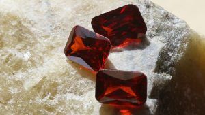 Альмандин для Девы: совместимость, подходит или нет Альмандин для Девы: совместимость, подходит или нет