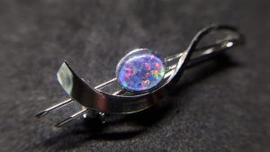 Броши с опалами: какие бывают, как выбрать и носить