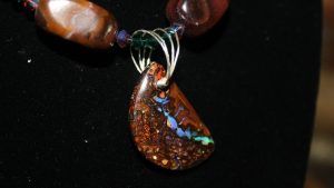 Деревянистый опал: что за камень, свойства и применение минерала