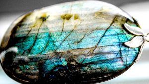 Лабрадорит для Овна: совместимость, подходит или нет Лабрадорит для Овна: совместимость, подходит или нет